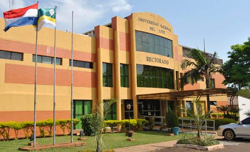 Universidad Nacional del Este (UNE)
